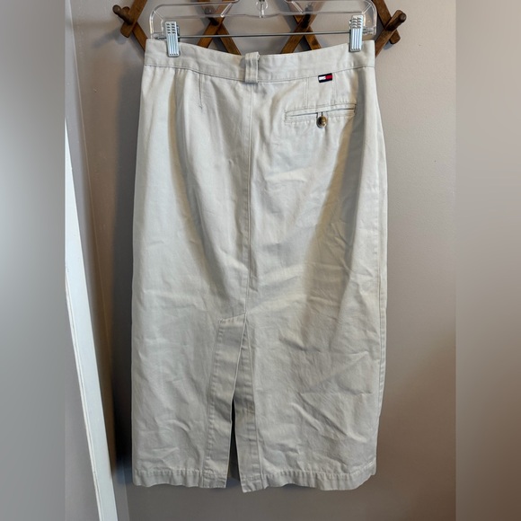 Vintage Tommy Hilfiger Bone Button Front Midi Skirt Size 10 Tall
Preppy classic - Picture 6 of 7